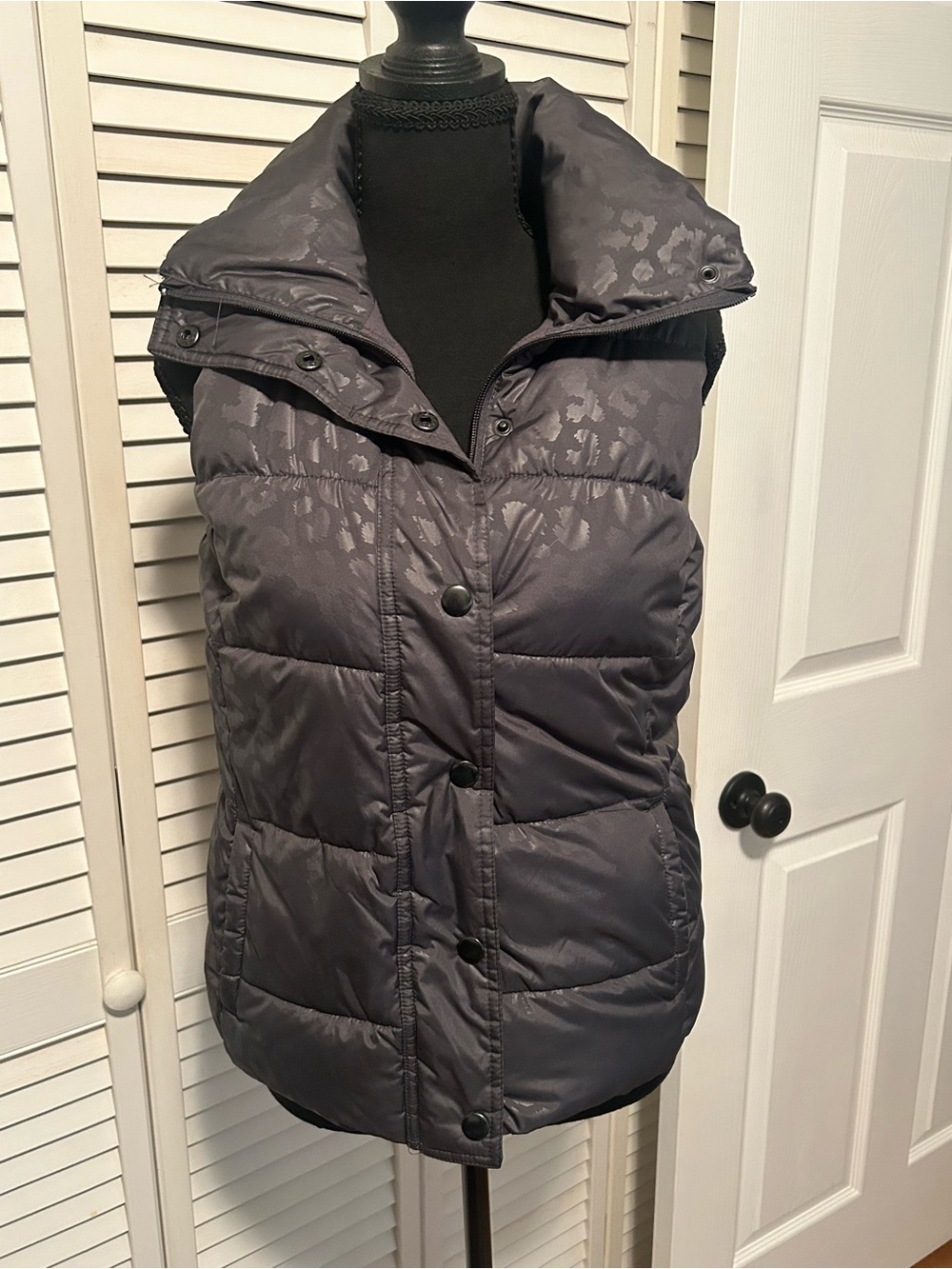 Old Navy Quilted Puffer Vest in Charcoal